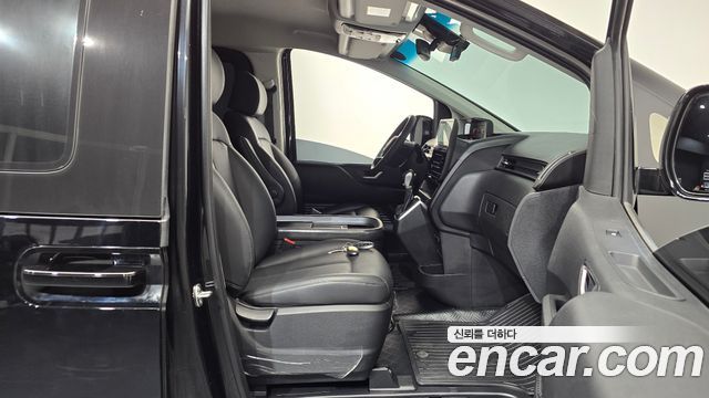 Hyundai Staria 2025 — photo 16