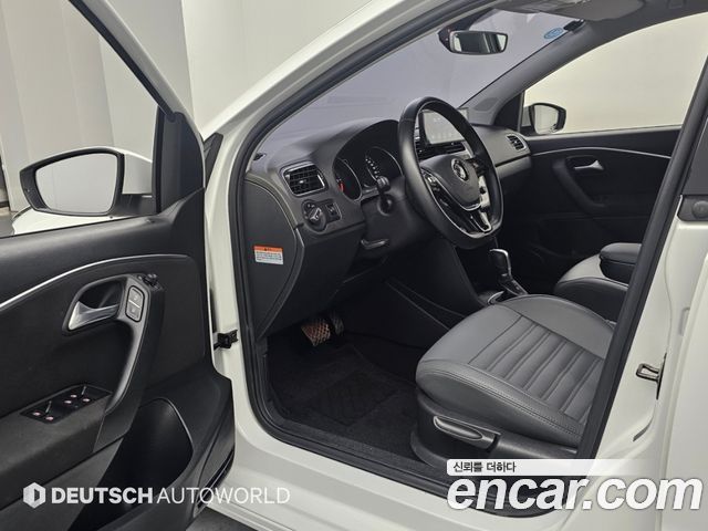 Volkswagen Polo 2015 — photo 11