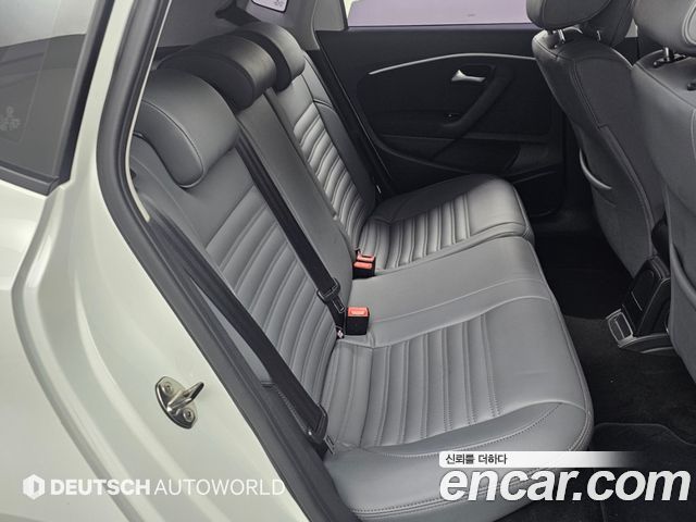 Volkswagen Polo 2015 — photo 12
