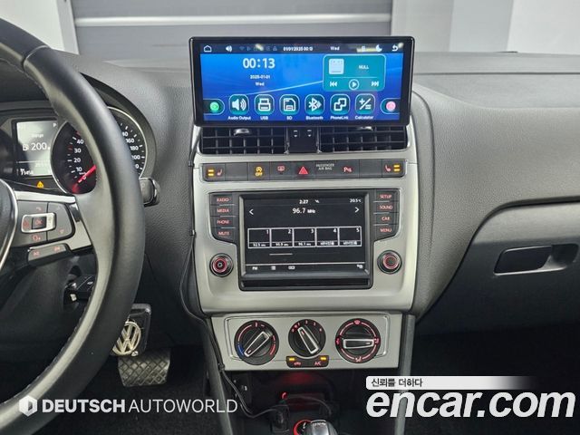 Volkswagen Polo 2015 — photo 14