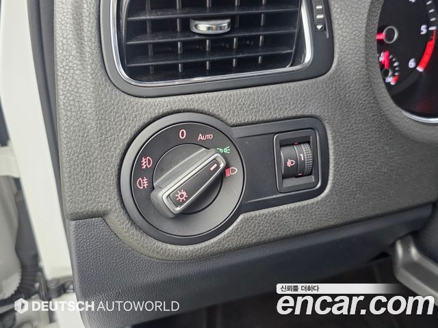 Volkswagen Polo 2015 — photo 16