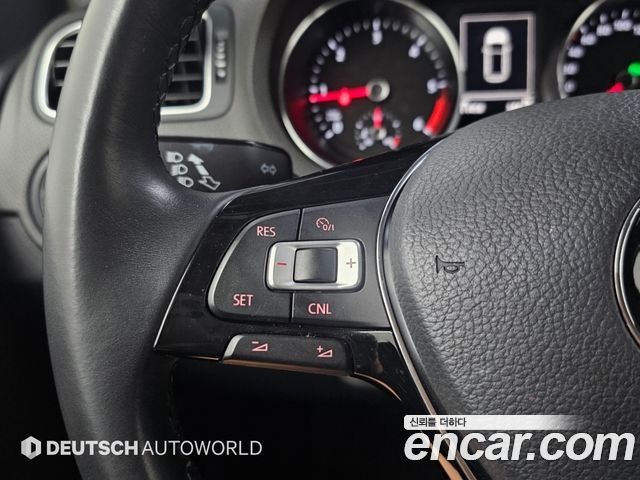 Volkswagen Polo 2015 — photo 17