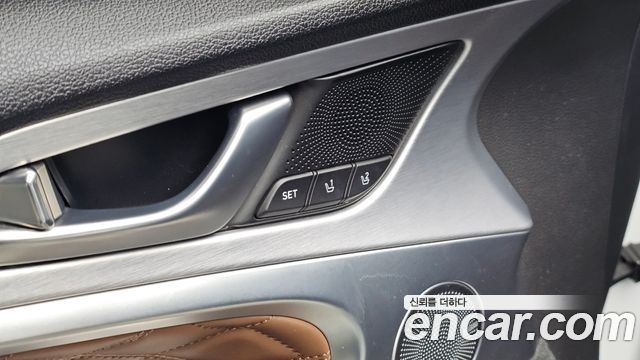 Genesis G70 2019 — photo 27