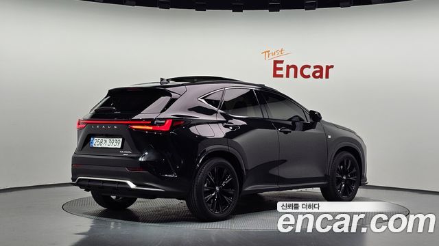 Lexus NX 2025 — photo 2