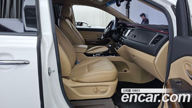 Kia Canival 2017 — photo 17