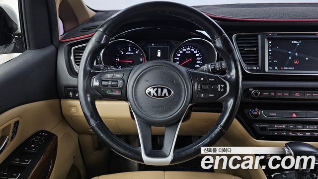 Kia Canival 2017 — photo 19