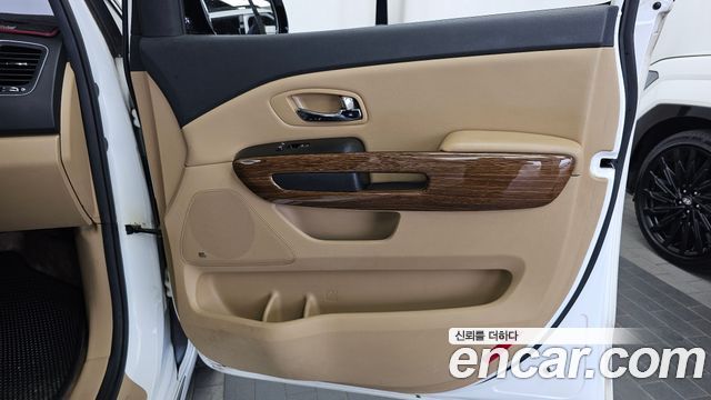 Kia Canival 2017 — photo 15