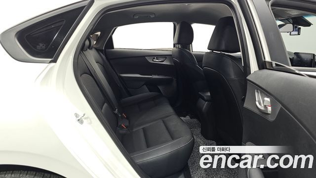 Kia K3 2024 — photo 11