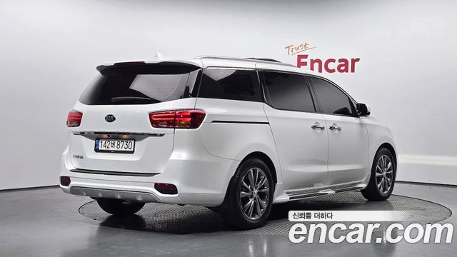 Kia Canival 2019 — photo 2