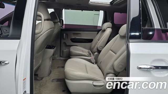 Kia Canival 2019 — photo 17