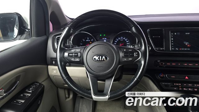 Kia Canival 2019 — photo 18