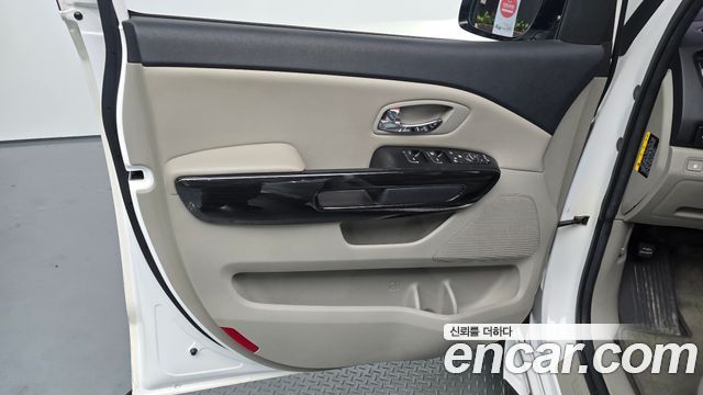 Kia Canival 2019 — photo 14