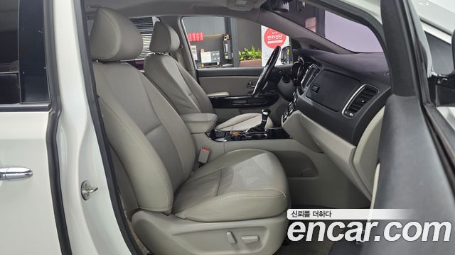 Kia Canival 2019 — photo 16