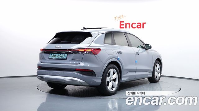 Audi Q4 e-tron 2022 — photo 2