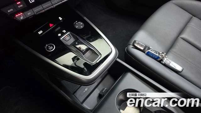 Audi Q4 e-tron 2022 — photo 9