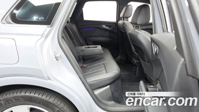 Audi Q4 e-tron 2022 — photo 12