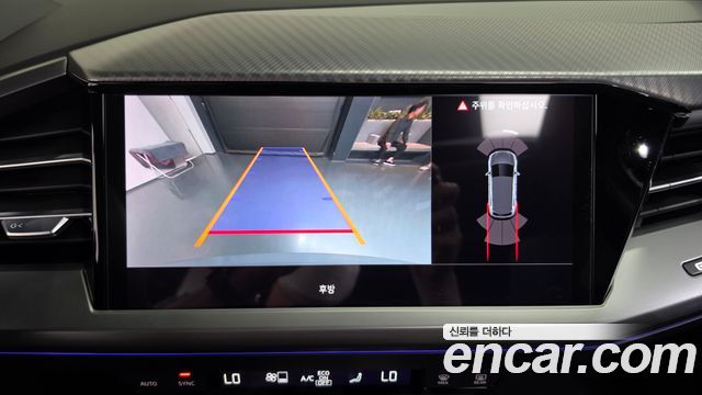 Audi Q4 e-tron 2022 — photo 15