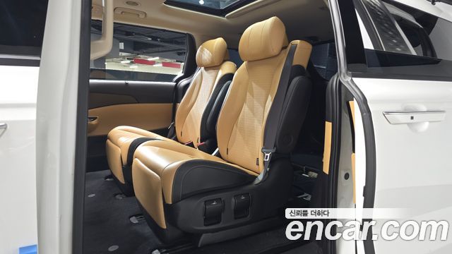 Kia Canival 2023 — photo 17