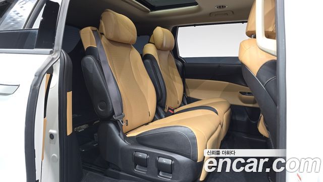 Kia Canival 2023 — photo 18