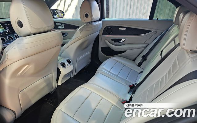 Mercedes-Benz E-Class 2021 — photo 2