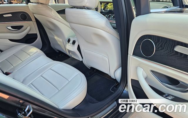 Mercedes-Benz E-Class 2021 — photo 4
