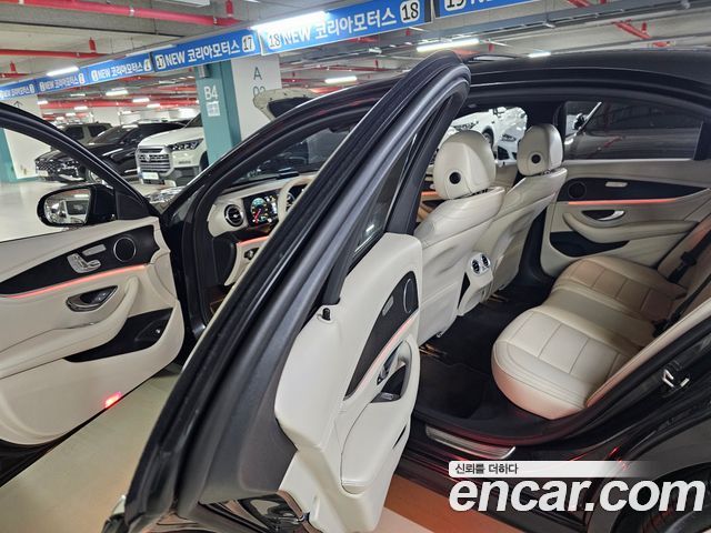 Mercedes-Benz E-Class 2021 — photo 8