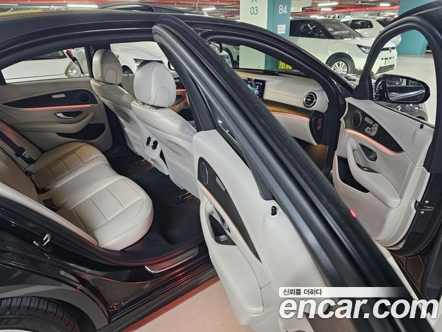 Mercedes-Benz E-Class 2021 — photo 10