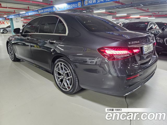 Mercedes-Benz E-Class 2021 — photo 17