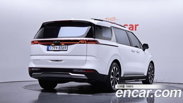 Kia Canival 2023 — photo 2