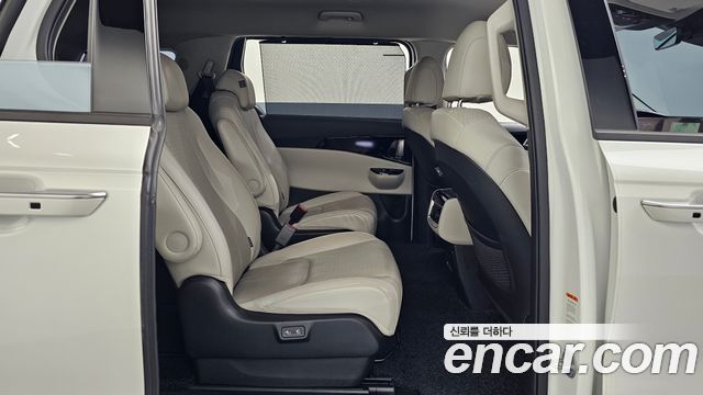 Kia Canival 2023 — photo 18