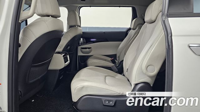 Kia Canival 2023 — photo 16