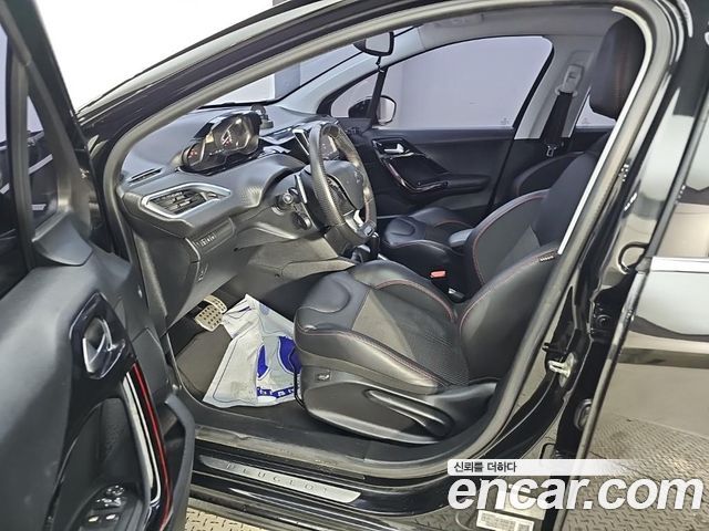 Peugeot 208 2018 — photo 10