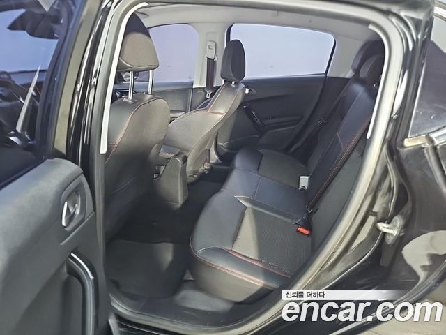 Peugeot 208 2018 — photo 12