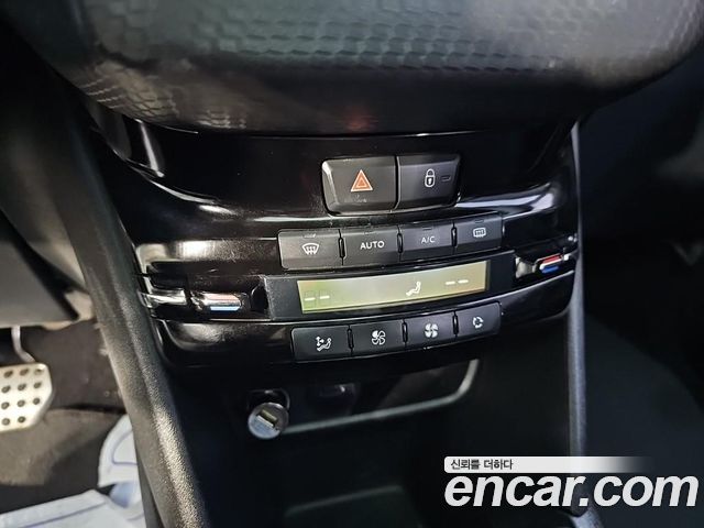 Peugeot 208 2018 — photo 16