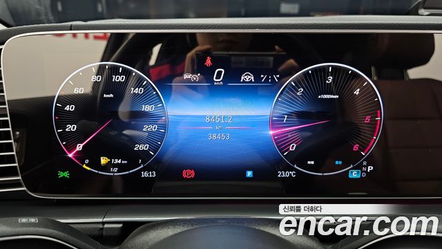 Mercedes-Benz GLE-Class 2025 — photo 11