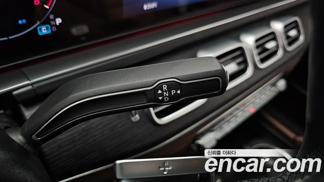 Mercedes-Benz GLE-Class 2025 — photo 12