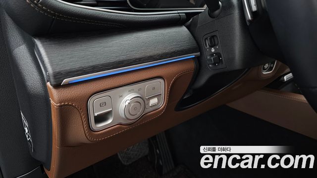 Mercedes-Benz GLE-Class 2025 — photo 24