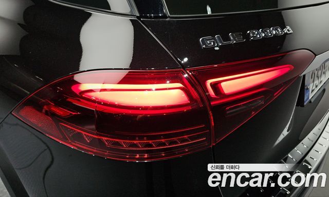 Mercedes-Benz GLE-Class 2025 — photo 9