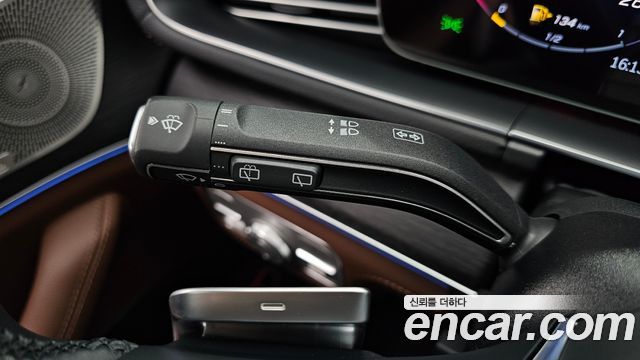 Mercedes-Benz GLE-Class 2025 — photo 33