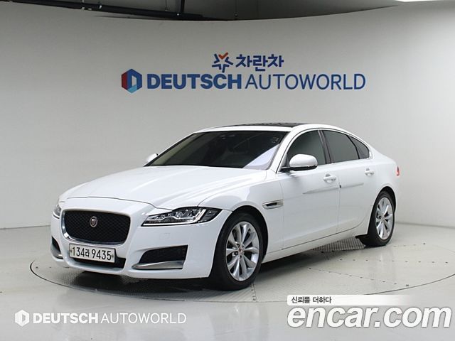 Jaguar XF 2019 — photo 1