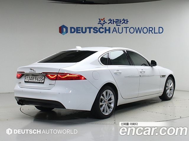 Jaguar XF 2019 — photo 2