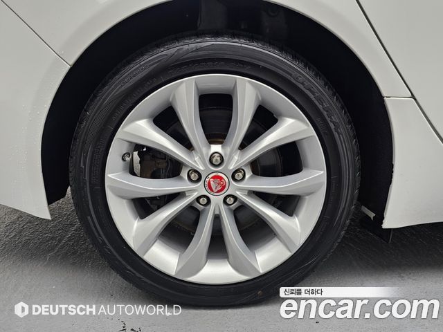 Jaguar XF 2019 — photo 5