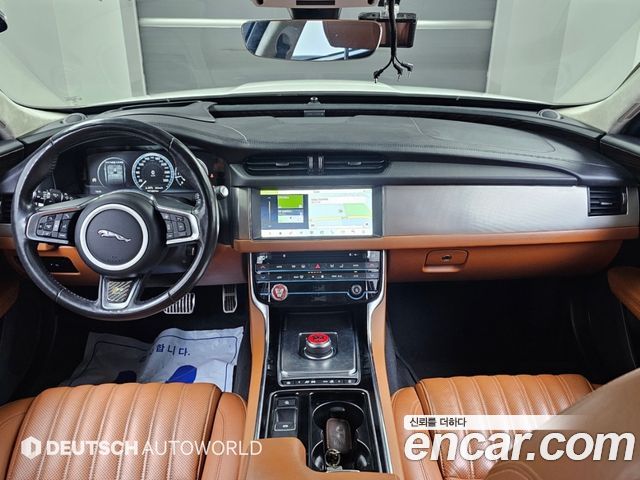 Jaguar XF 2019 — photo 7