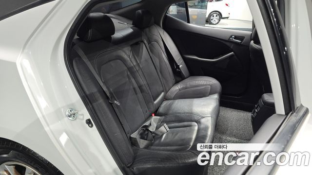 Kia K5 2011 — photo 11