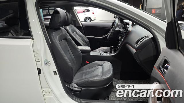 Kia K5 2011 — photo 12