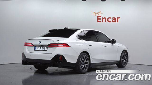 BMW 5-Series 2025 — photo 2