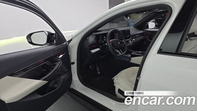 BMW 5-Series 2025 — photo 13