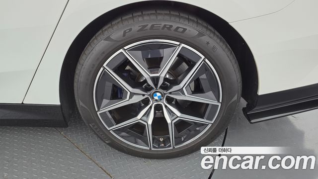 BMW 5-Series 2025 — photo 7