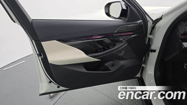 BMW 5-Series 2025 — photo 14