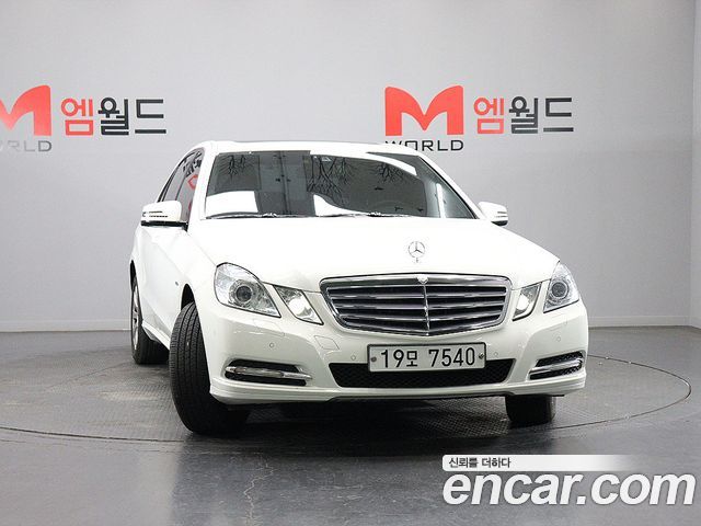 Mercedes-Benz E-Class 2011 — photo 2